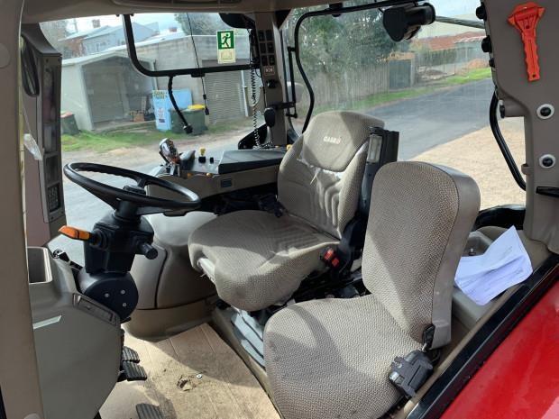 Photo 4. Case IH Puma 165 tractor