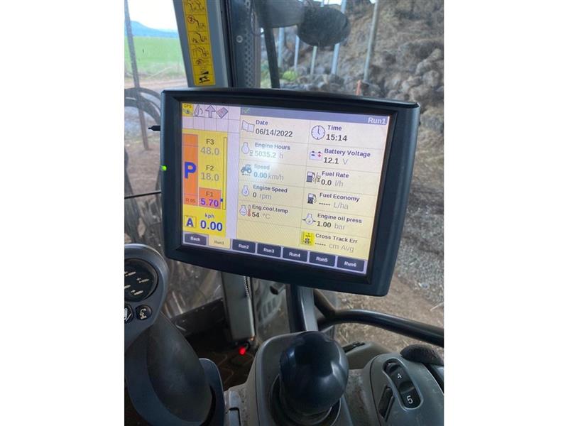 Photo 5. New Holland T7.170 tractor