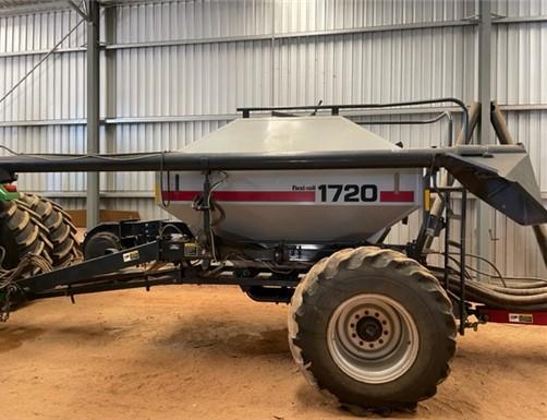 Photo 1. Flexi-Coil 1720 Air Cart