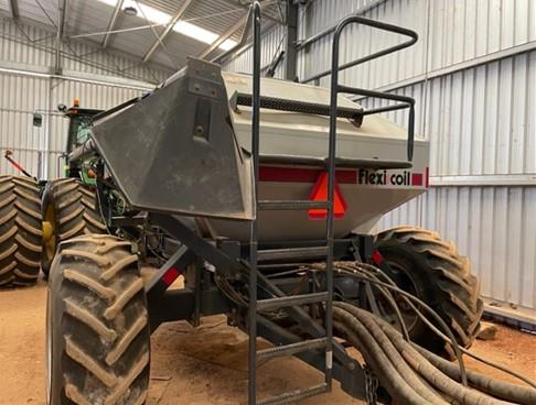 Photo 3. Flexi-Coil 1720 Air Cart