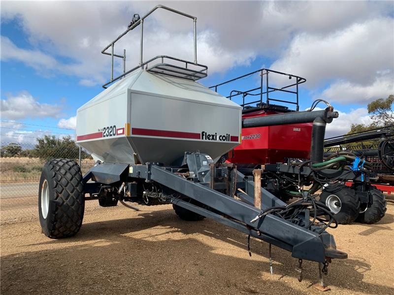 Photo 5. Flexi-Coil 2320 TBT Air Cart