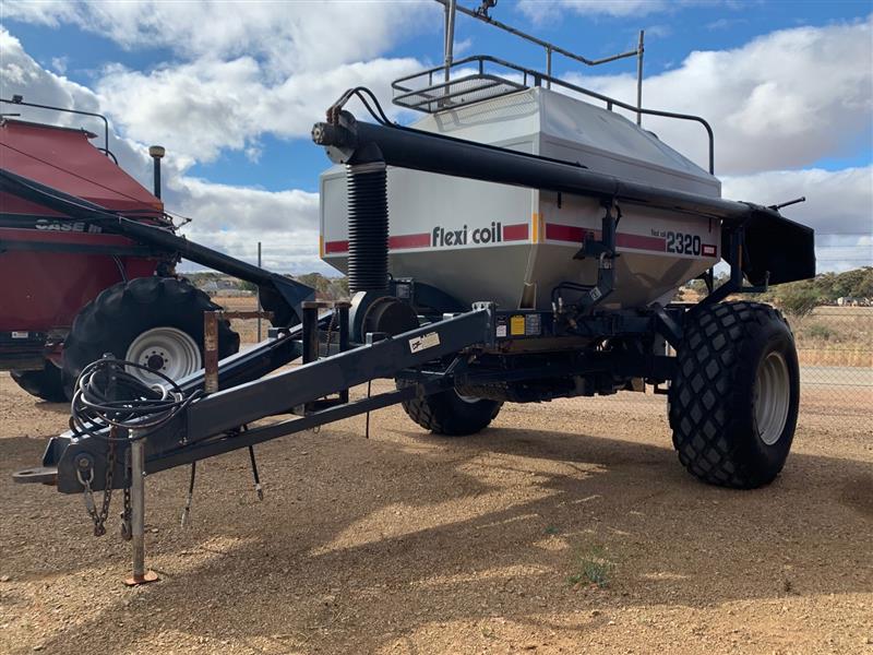 Photo 3. Flexi-Coil 2320 TBT Air Cart