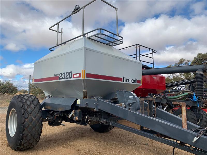 Photo 1. Flexi-Coil 2320 TBT Air Cart