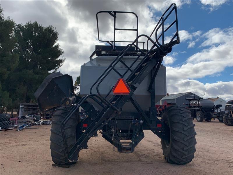 Photo 5. Flexi-Coil 2340 Air Cart
