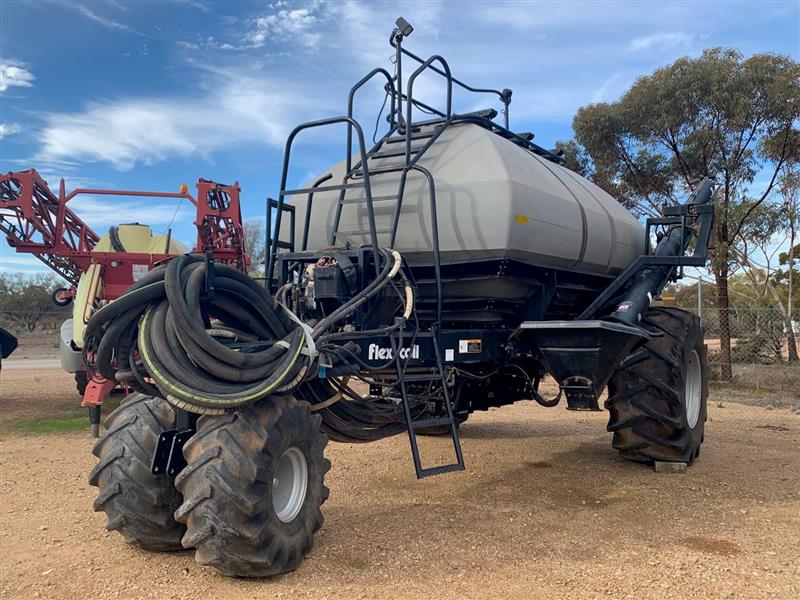 Photo 2. Flexi-Coil 3850 Air Cart