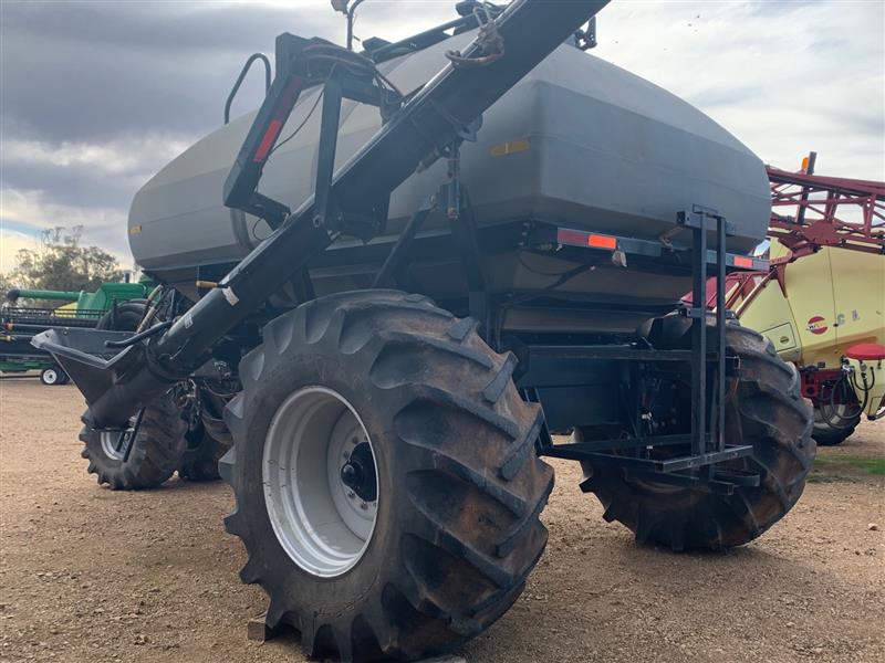 Photo 3. Flexi-Coil 3850 Air Cart