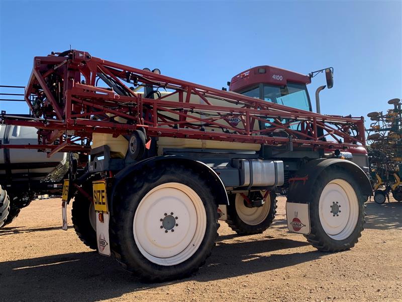 Photo 3. Hardi Alpha 4100 Self Propelled Sprayer