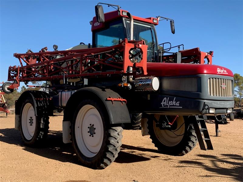 Photo 2. Hardi Alpha 4100 Self Propelled Sprayer