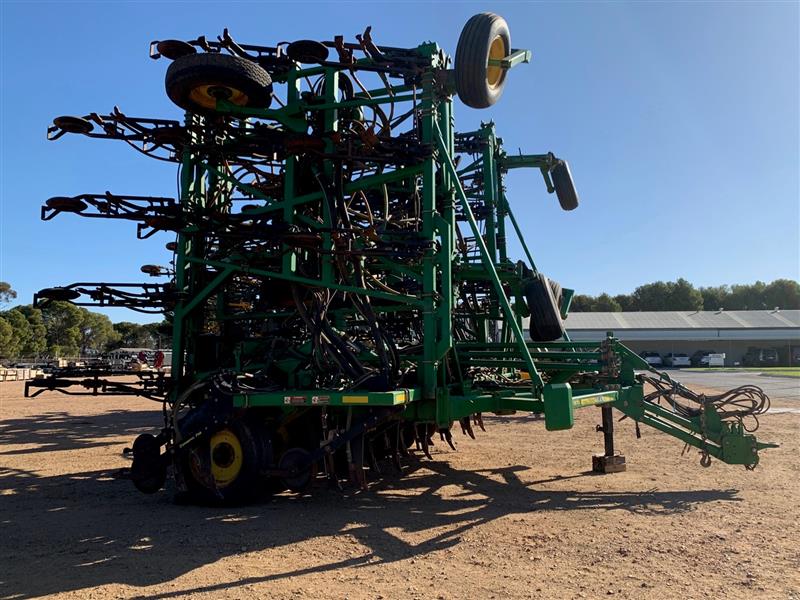 Photo 2. John Deere 1870 Conserva Pak Bar