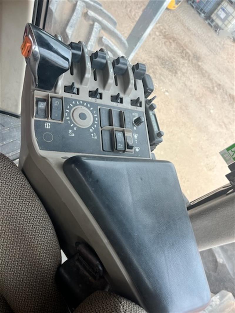 Photo 5. Case IH Steiger 535 Tractor