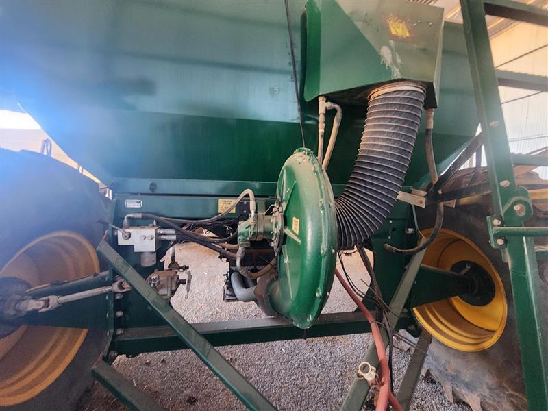 Photo 3. Simplicity TQS2-9000 Air Cart