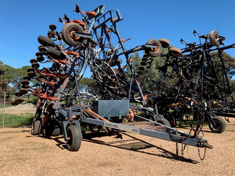 Flexi-Coil 820 40 ft cultivation Bar