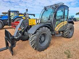 Photo 3. New Holland T7.42 Elite Telehandler