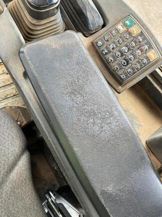 Photo 4. John Deere 624K wheel loader