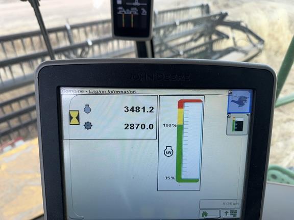 Photo 4. John Deere S670 combine harvester