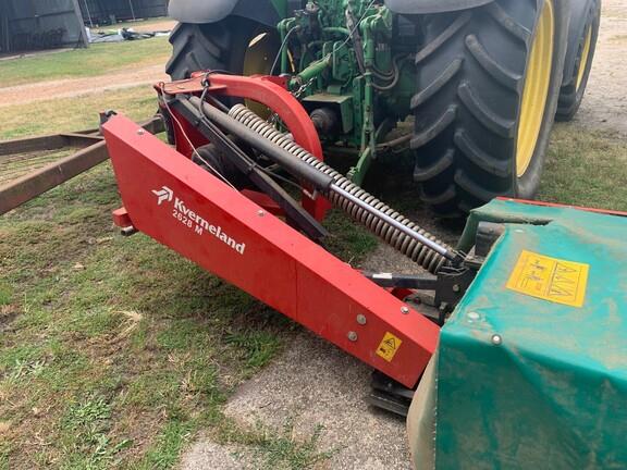 Photo 3. Kverneland 2628 mower