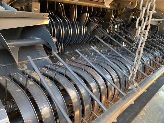 Photo 4. Vicon RV5220 round baler