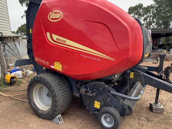 Photo 5. Vicon RV5220 round baler