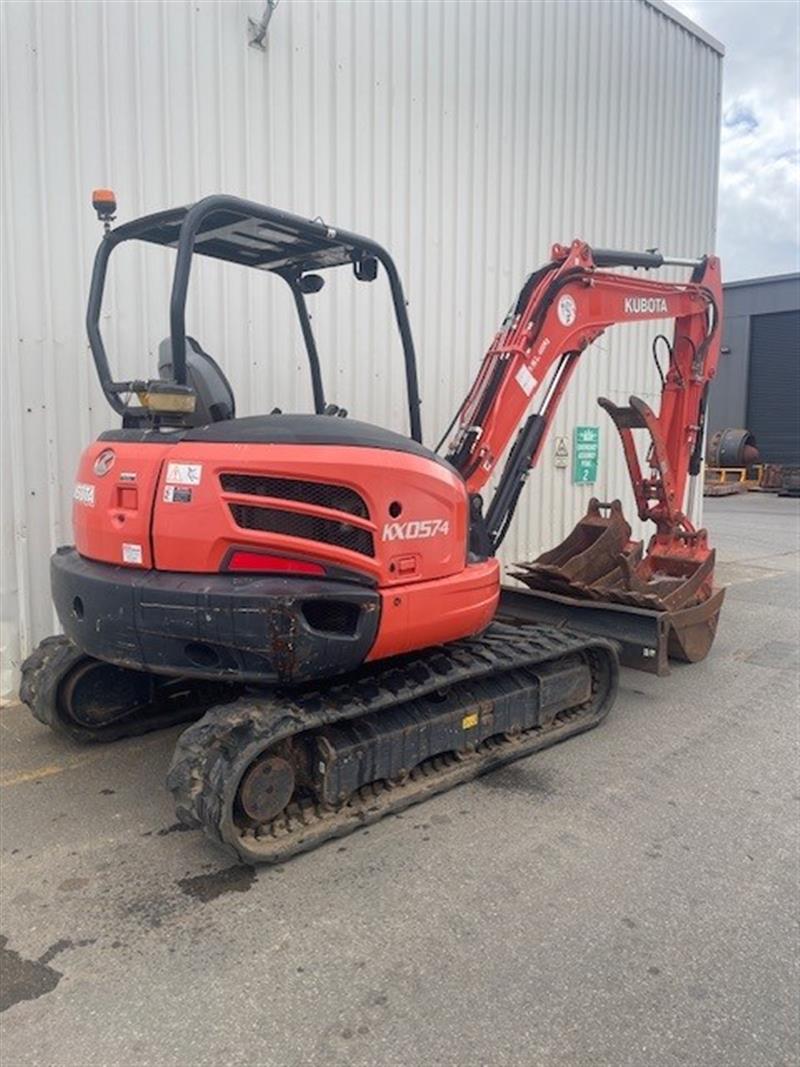 Photo 3. Kubota KX057-4HGLA