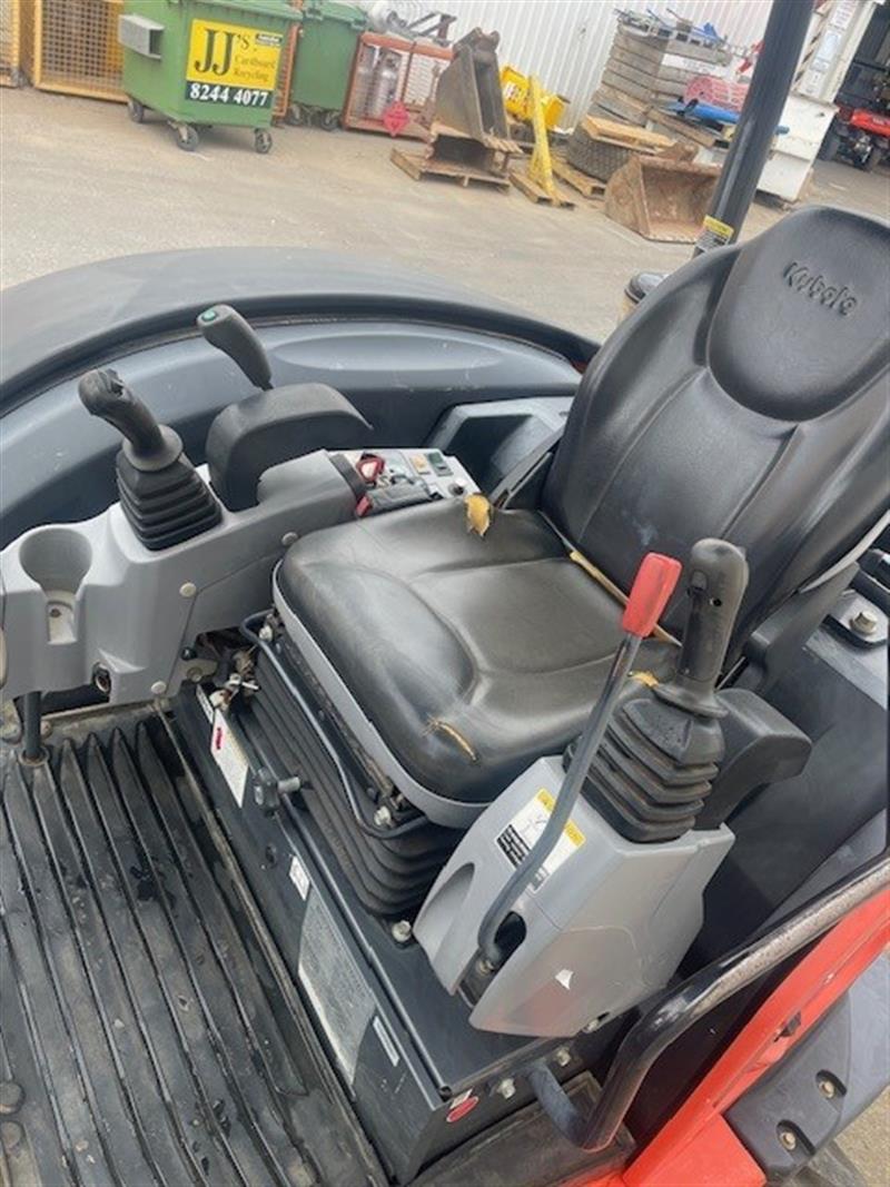 Photo 2. Kubota KX057-4HGLA