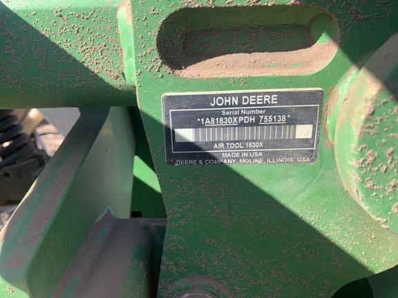 Photo 2. John Deere 1830 airseeder