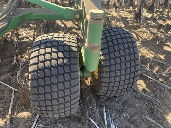 Photo 4. John Deere 1830 airseeder