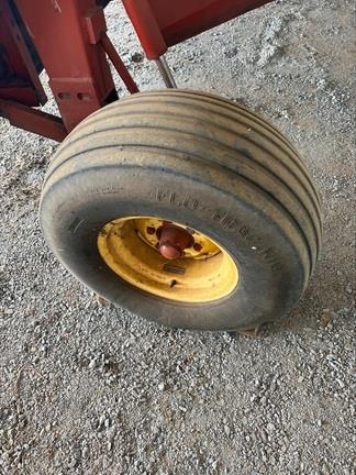 Photo 3. New Holland 1431 mower conditioner
