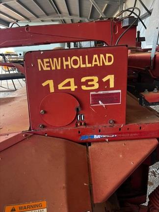 Photo 4. New Holland 1431 mower conditioner