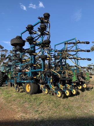 Photo 4. Equalizer 12000V-273 airseeder