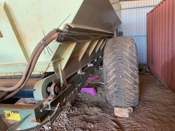 Photo 3. Marshall 910T spreader