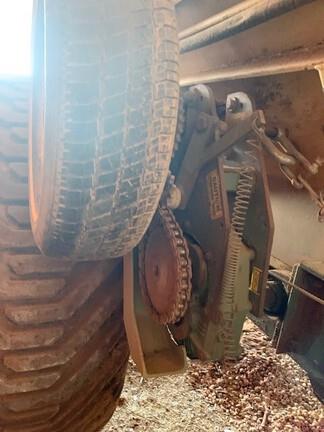 Photo 4. Marshall 910T spreader