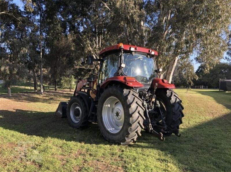 Photo 5. Case IH Maxxum 100 tractor