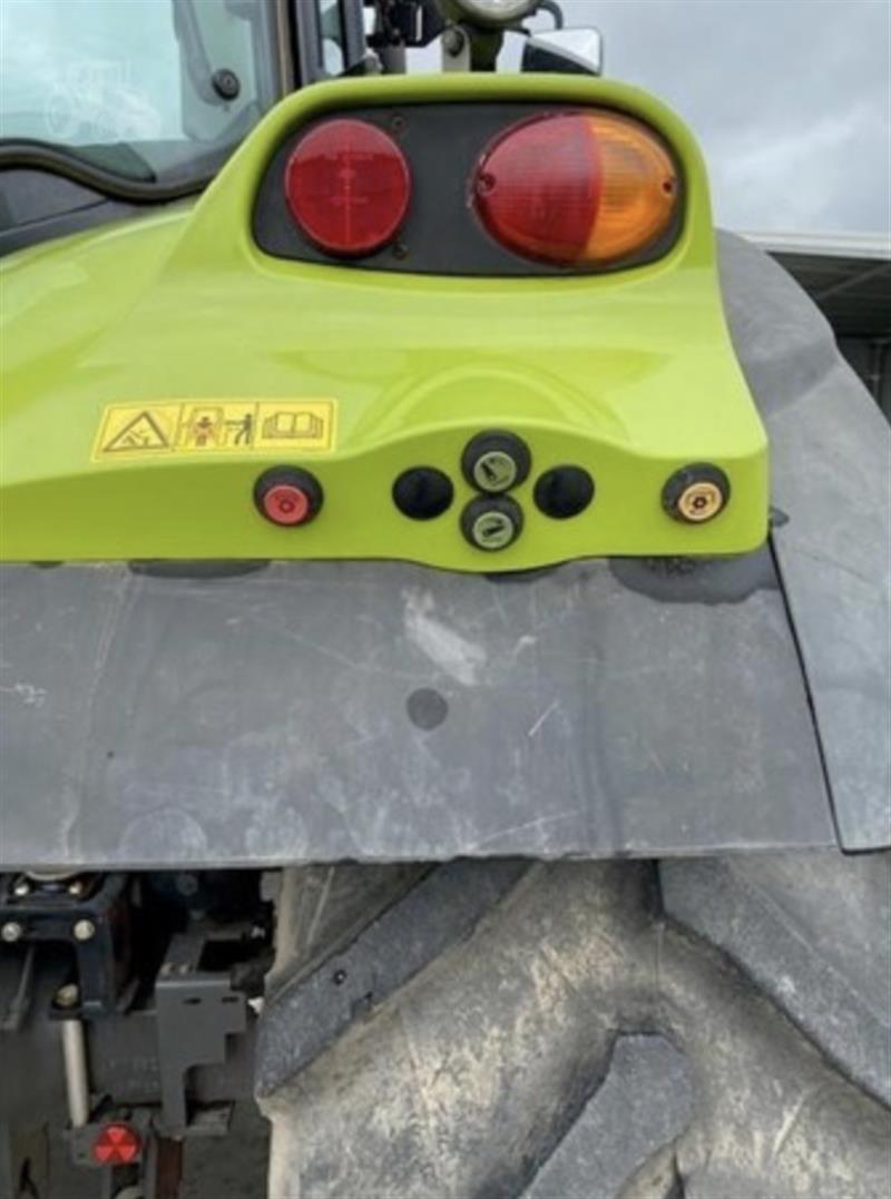 Photo 5. Claas Arion 530 tractor