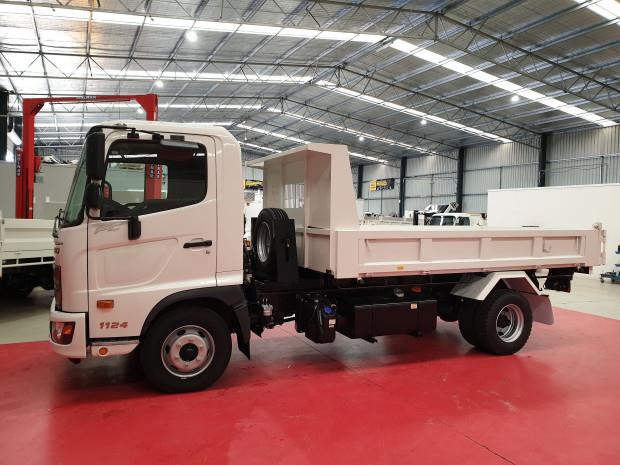 Photo 5. Hino FC 1124 Tipper