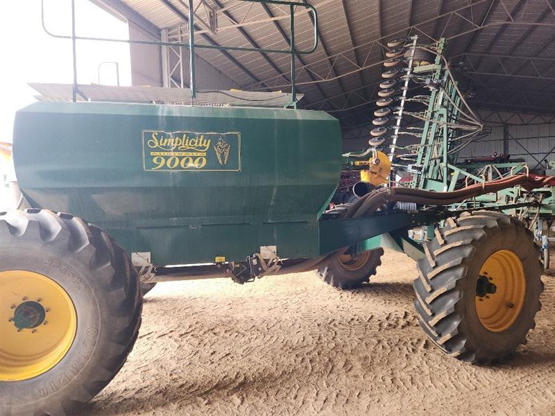 Photo 5. John ShearerSimplicity Airseeder Combination 55TAir seeder Complete Multi Brand