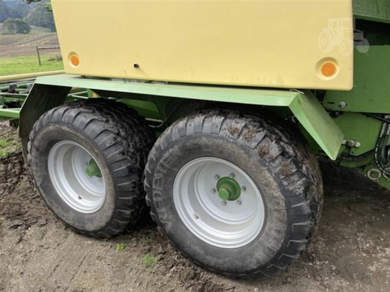 Photo 5. Krone Comprima CV150XC round baler