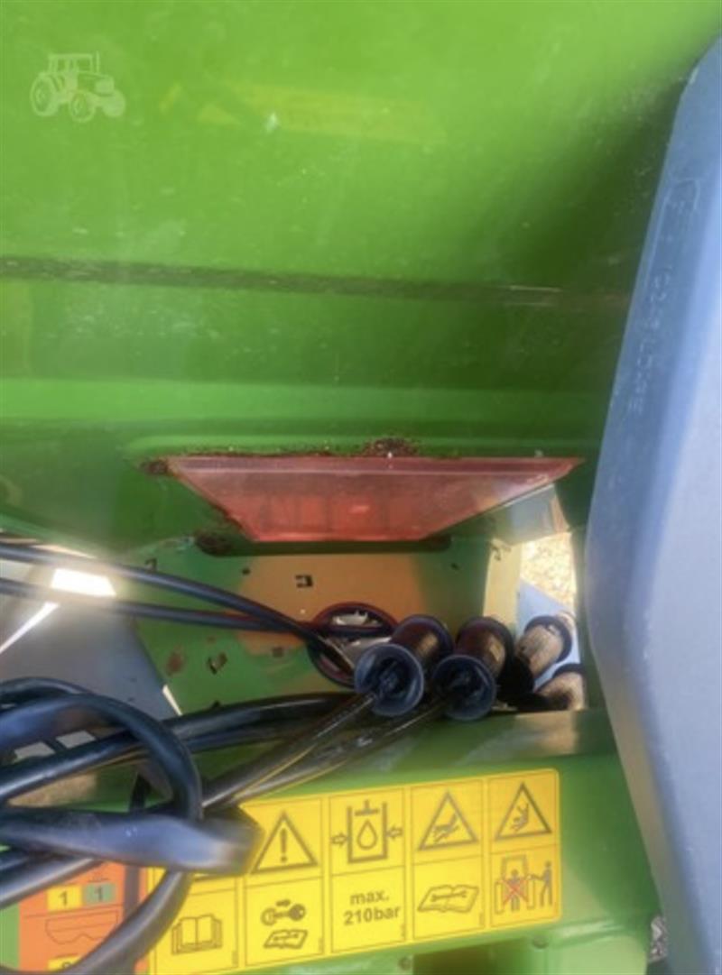 Photo 5. Amazone ZA-M 1501 spreader