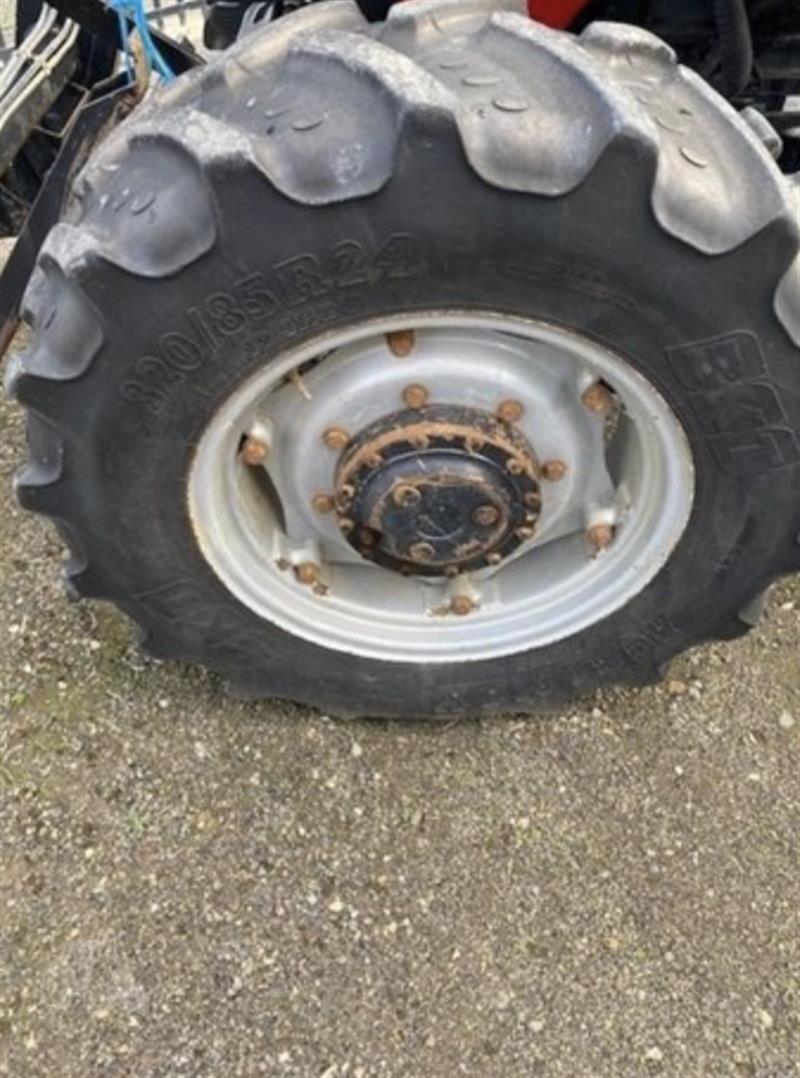 Photo 5. Case IH JX95 tractor