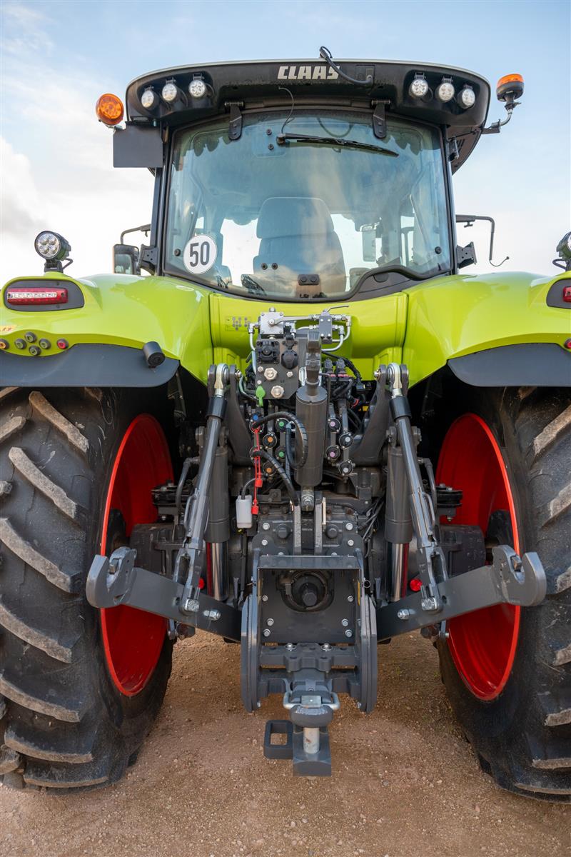 Photo 5. Claas AXION 850 FWA/4WD