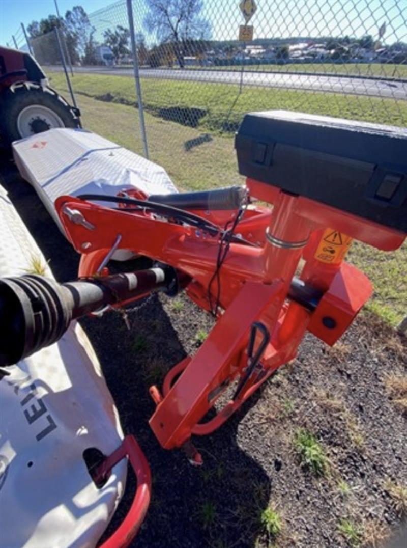 Photo 5. Kuhn GMD310 hay mower