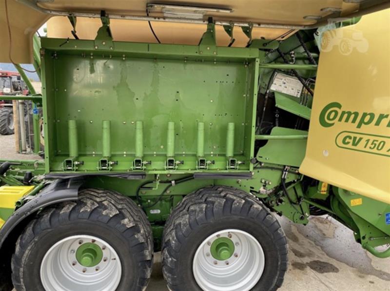 Photo 5. Krone Comprima CV150XC round baler