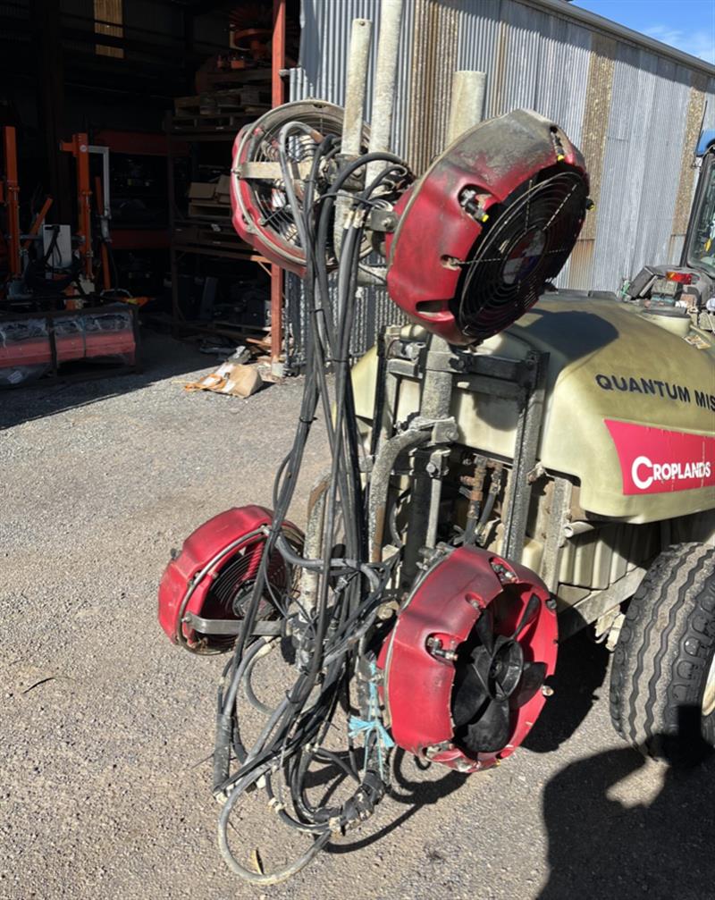 Photo 5. Croplands Quantum 1000L trailer sprayer