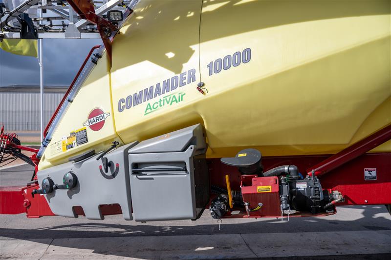 Photo 5. Hardi Commander 10000L Boom Spray