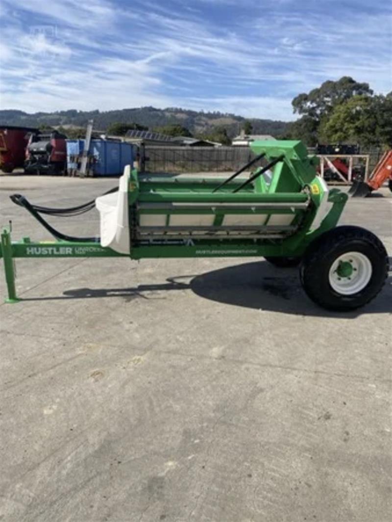 Photo 5. Hustler Unrolla TX205 feeder