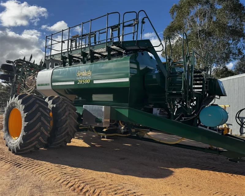 Photo 5. Simplicity 28500lt asc airseeder