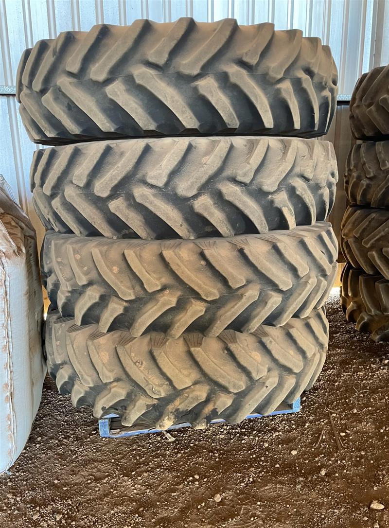 Photo 5. Croplands Rogator 1300B self propelled sprayer