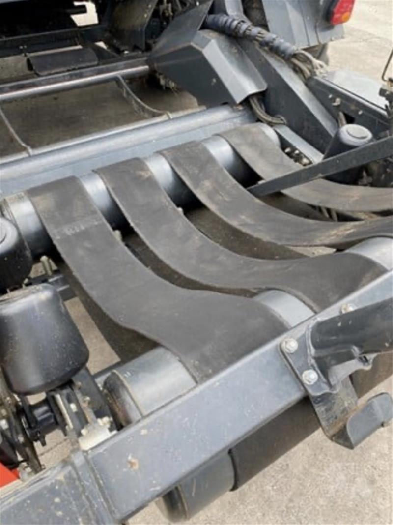 Photo 5. Kuhn VBP2265 round baler