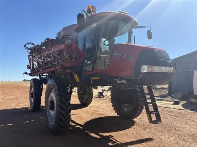 Photo 5. Case IH Patriot 4430 self propelled sprayer