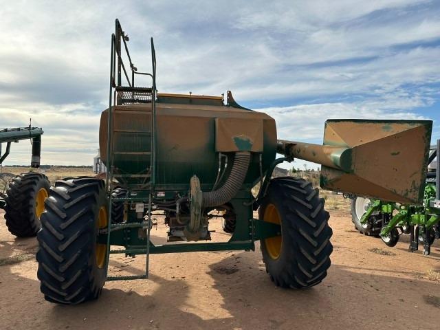 Photo 5. Simplicity9000 TQ2 Air Seeder Cart