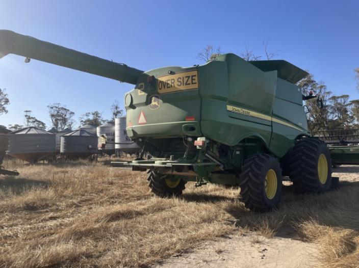 Photo 5. John Deere S670 combine harvester